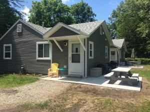 Welcome to the Beach House | 1 bedroom + sleeper sofa | Sleeps 4 | Rental Cottage between Port Huron & Lexington